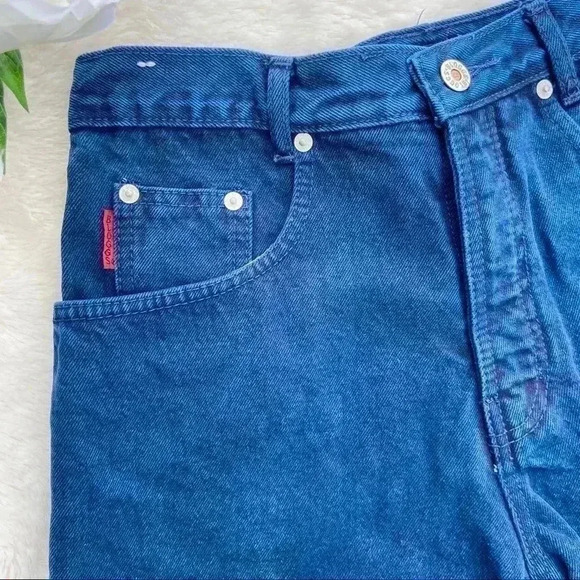 Vintage Joe Bloggs High Waisted 100% Cotton Dark Wash “mom” Jean Short (31R) - Picture 3 of 11